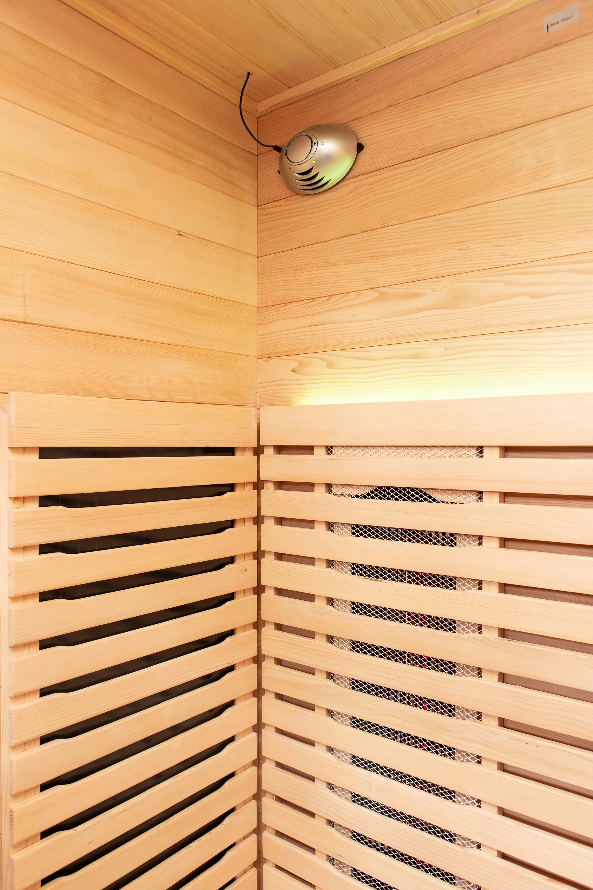 Shasta 1-Person Full Spectrum Infrared Sauna with Full-Body Medical-Grade Red Light Therapy & Smart WiFi App Control - Image 18